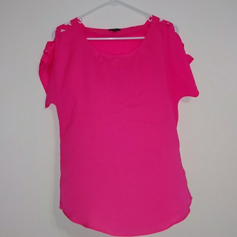 Hot pink tee